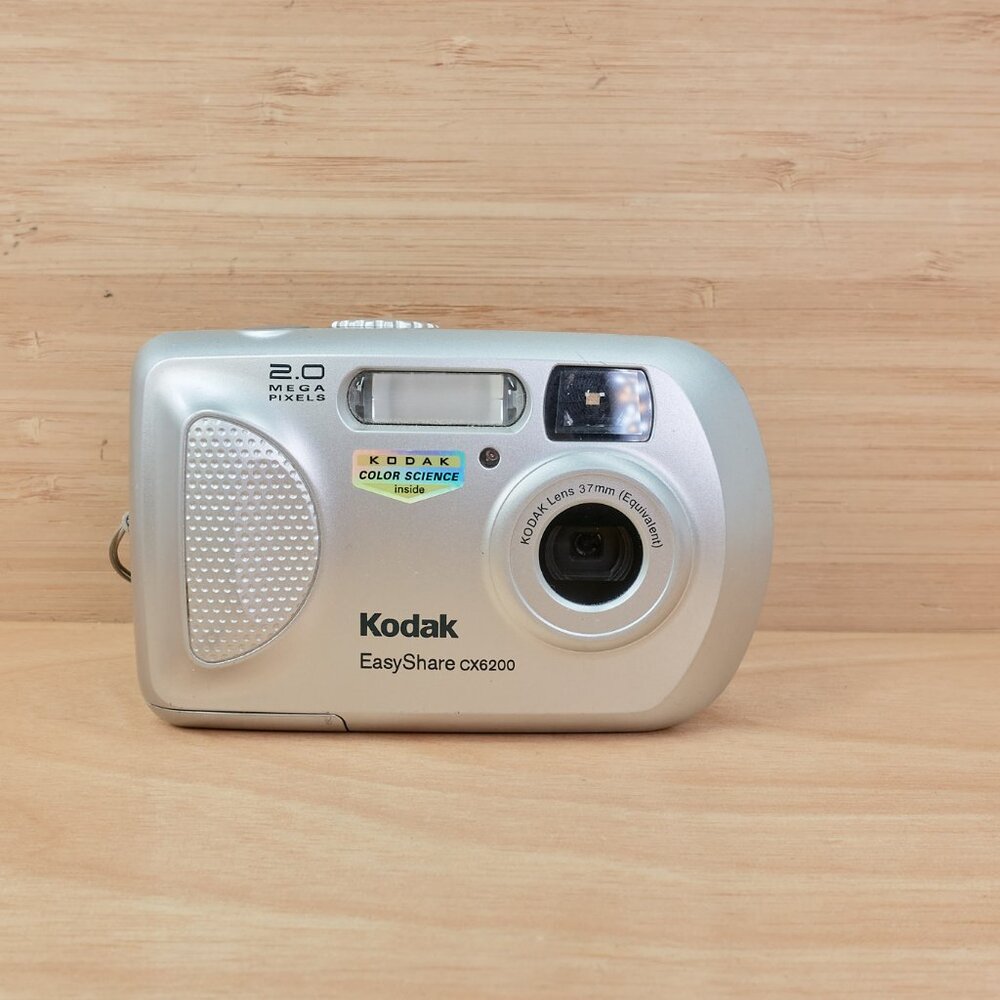 Vintage Kodak EasyShare CX6200 2.0MP Digital Camera / Silver